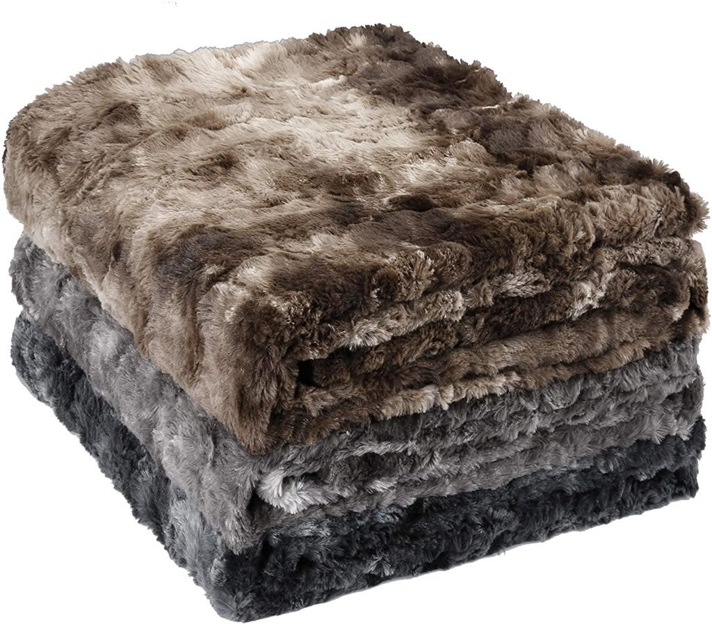 Best Warm Blankets Reviews in 2024 (With Ultimate Comparison)