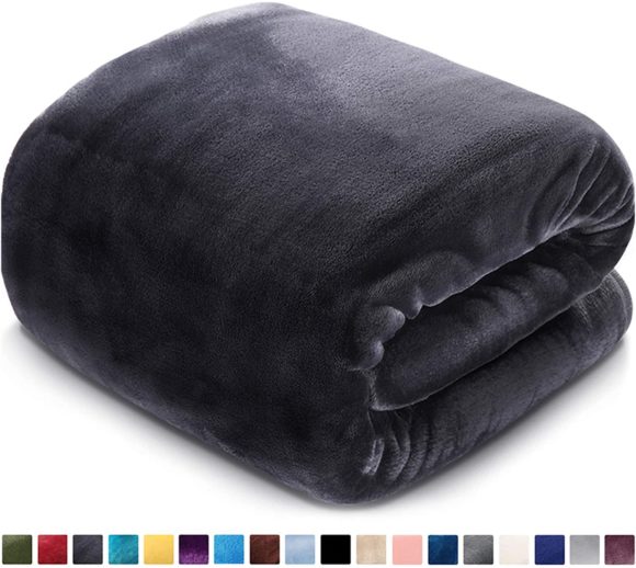 Best Warm Blankets Reviews in 2024 (With Ultimate Comparison)
